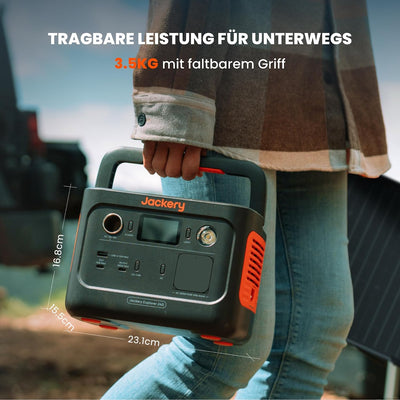 Jackery Explorer 240 v2 mit 3,5 kg am faltbaren Griff getragen
