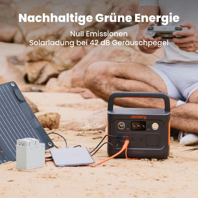 Jackery Explorer 240 v2 wird über ein faltbares Solarpanel geladen